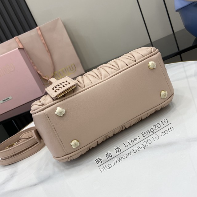miumiu繆繆專櫃最新款小羊皮保齡球包手提肩背包 jh2535型號：5BB142